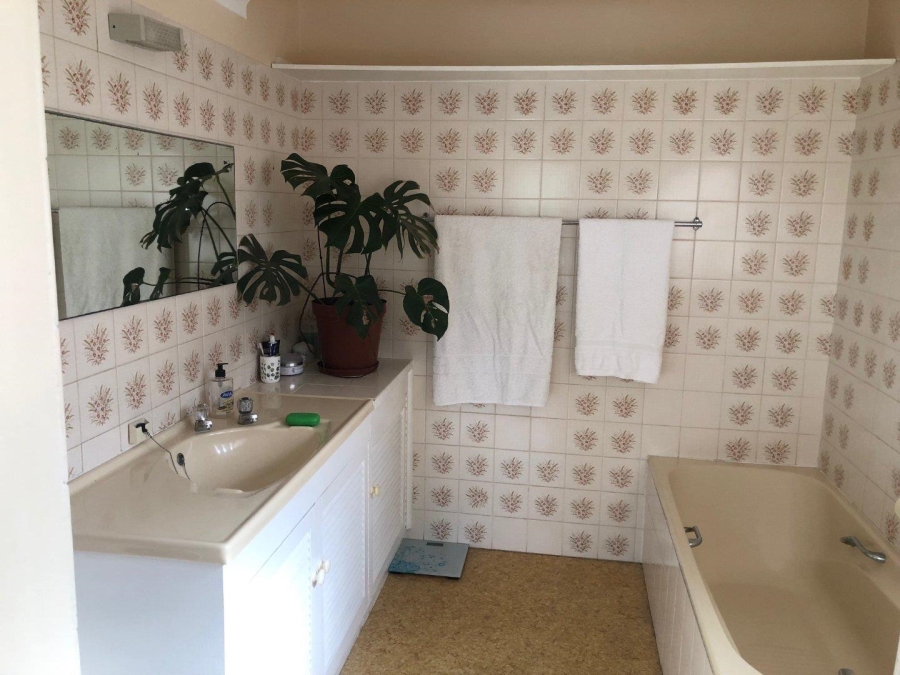 4 Bedroom Property for Sale in Westcliff Western Cape